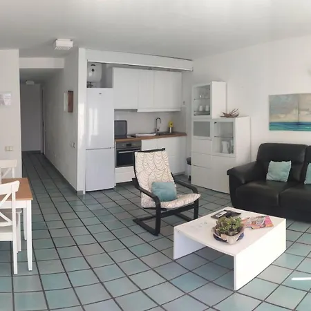First Line Luxury Apartman *